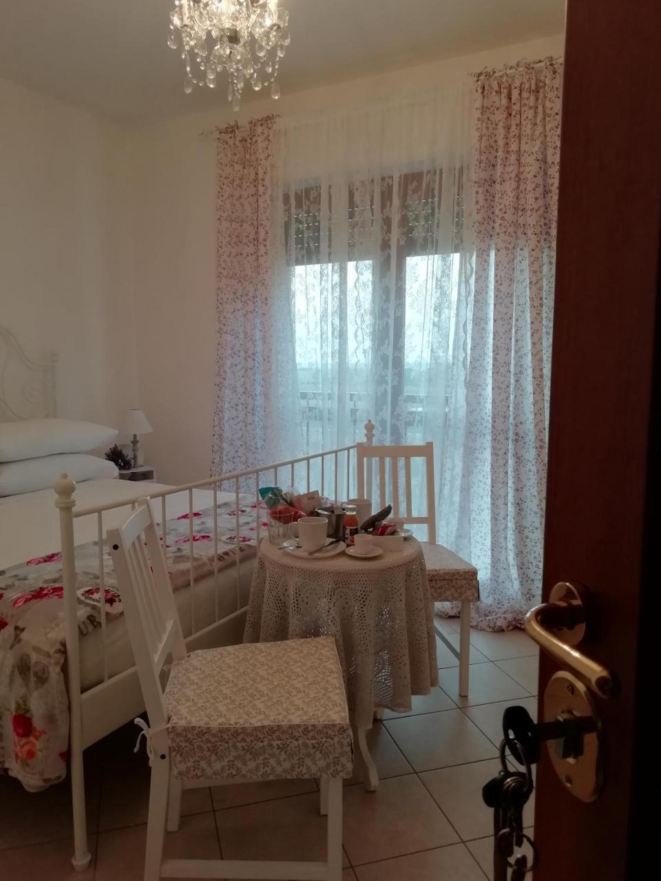 Beti House Heart'S And Roses Rooms Ponte Galeria Kamer foto